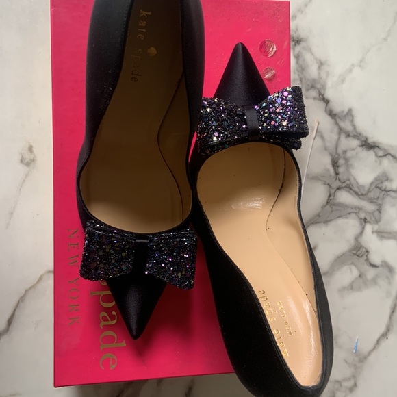 Black satin high heels with sequins bow - Picture 3 of 4